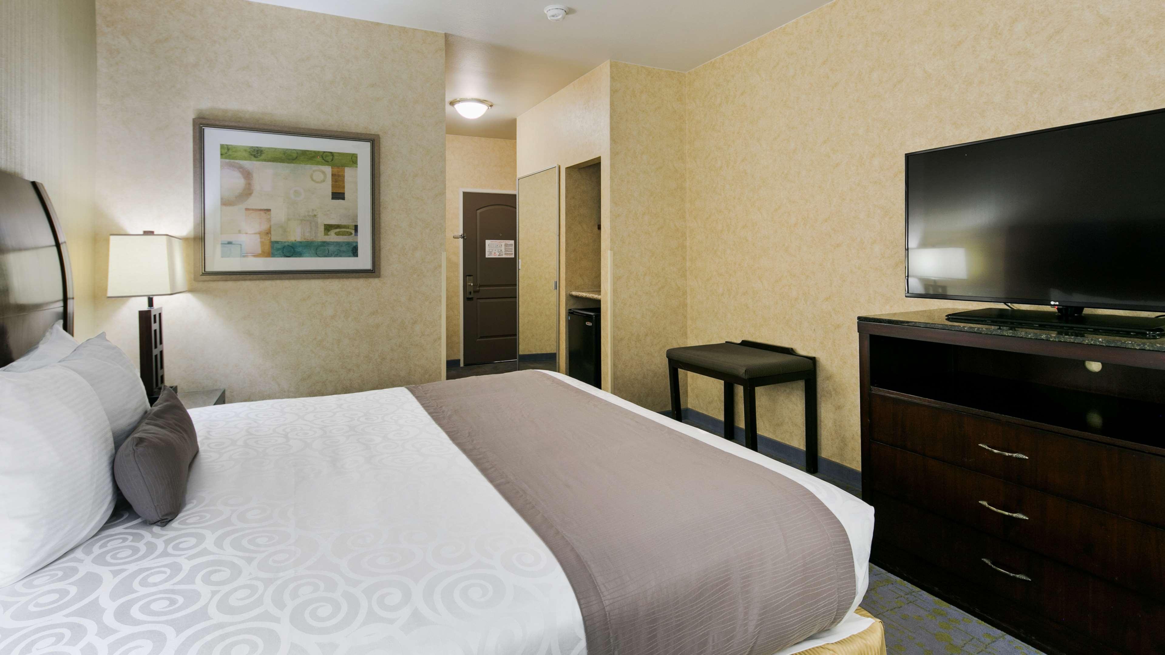 Best Western Plus Wasco Inn & Suites Extérieur photo