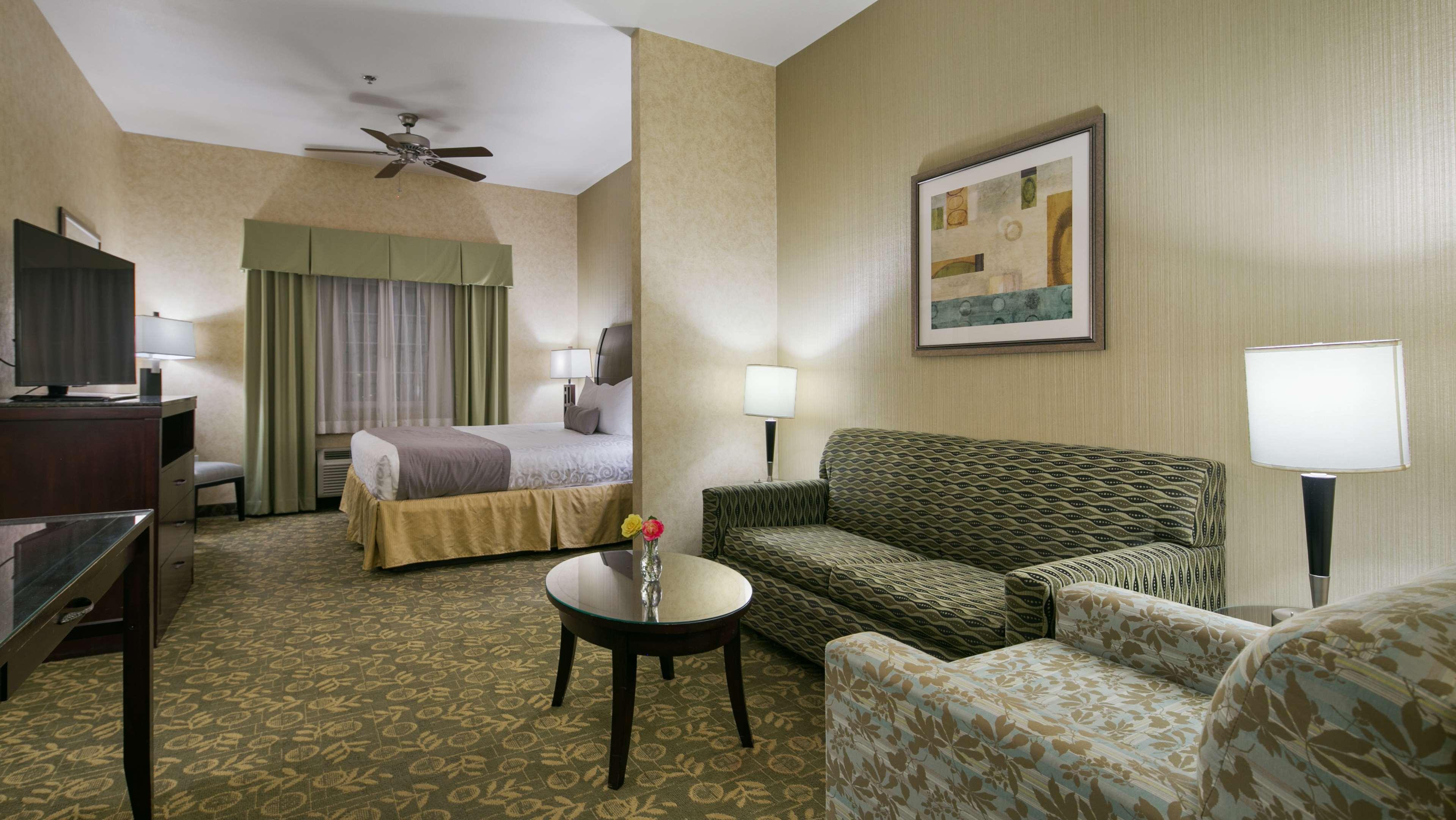 Best Western Plus Wasco Inn & Suites Extérieur photo