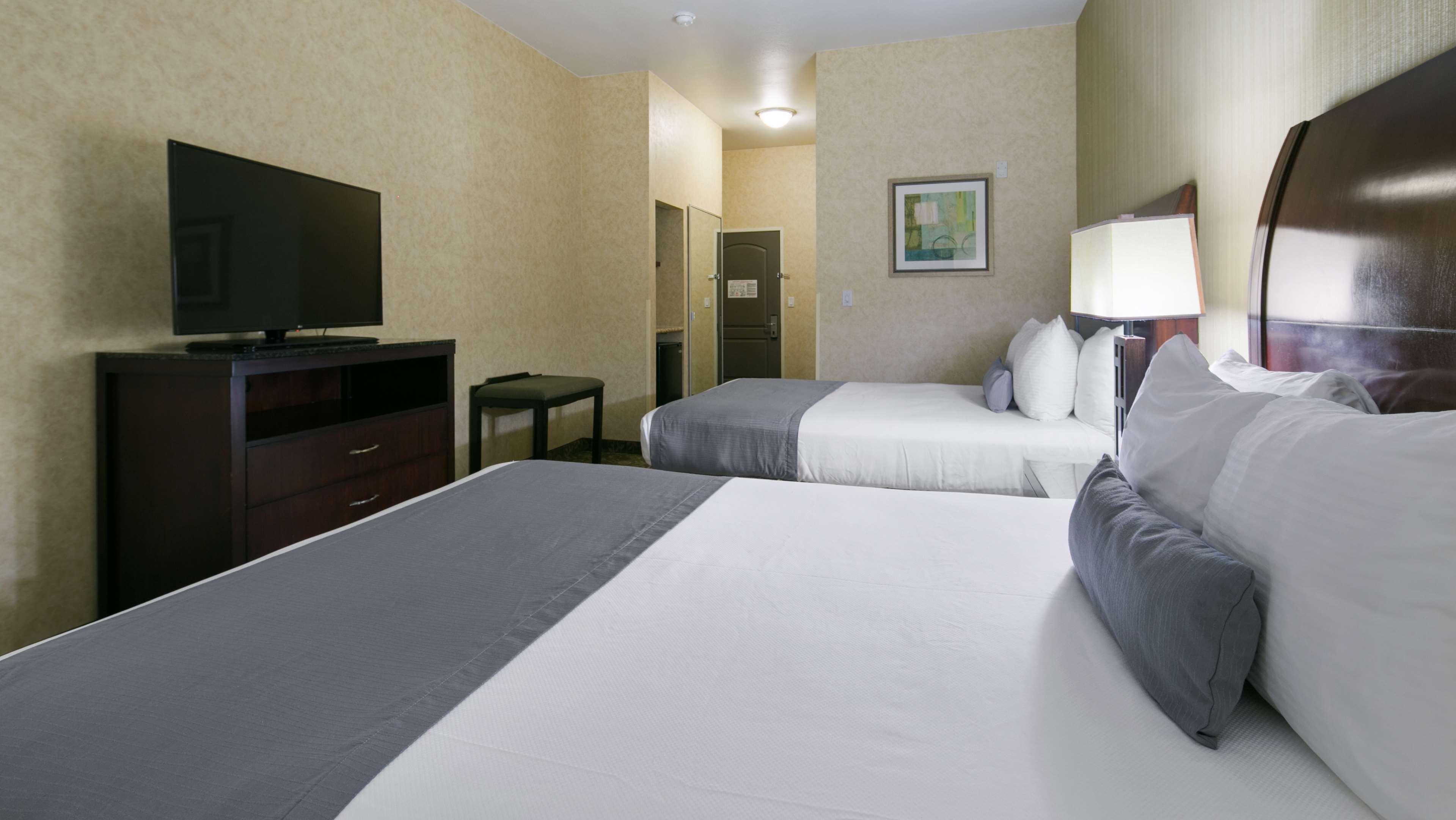 Best Western Plus Wasco Inn & Suites Extérieur photo