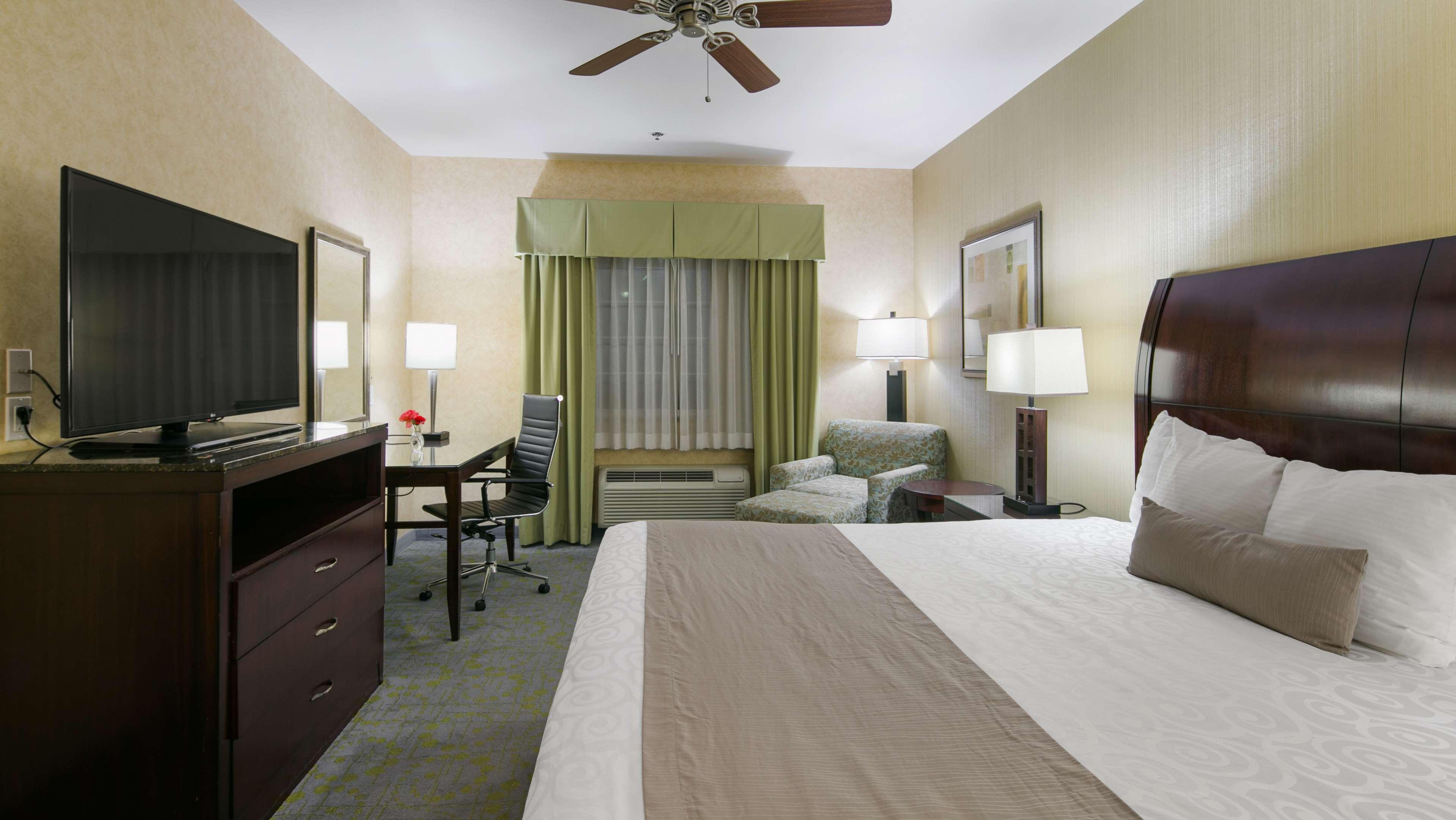 Best Western Plus Wasco Inn & Suites Extérieur photo