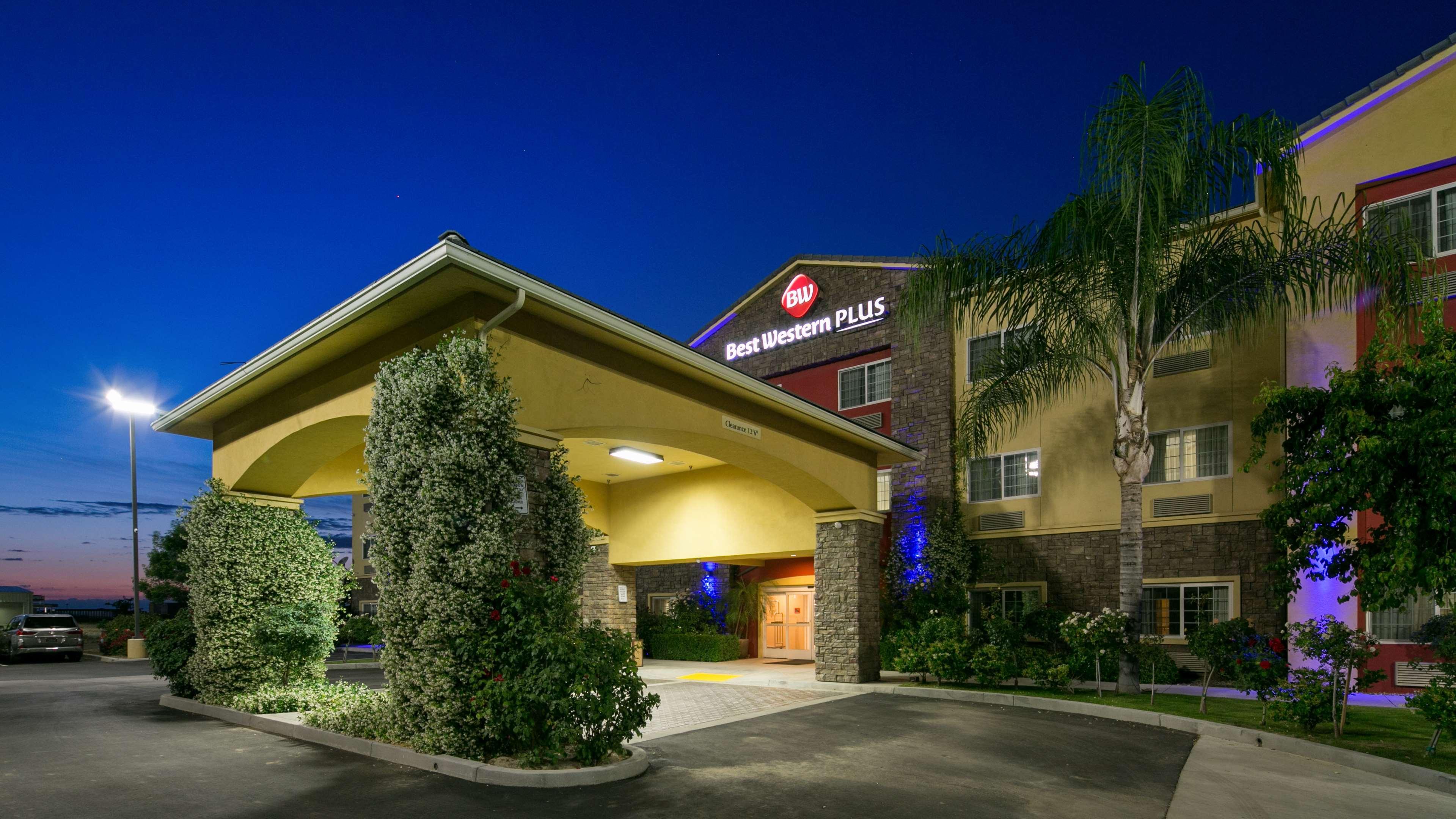 Best Western Plus Wasco Inn & Suites Extérieur photo