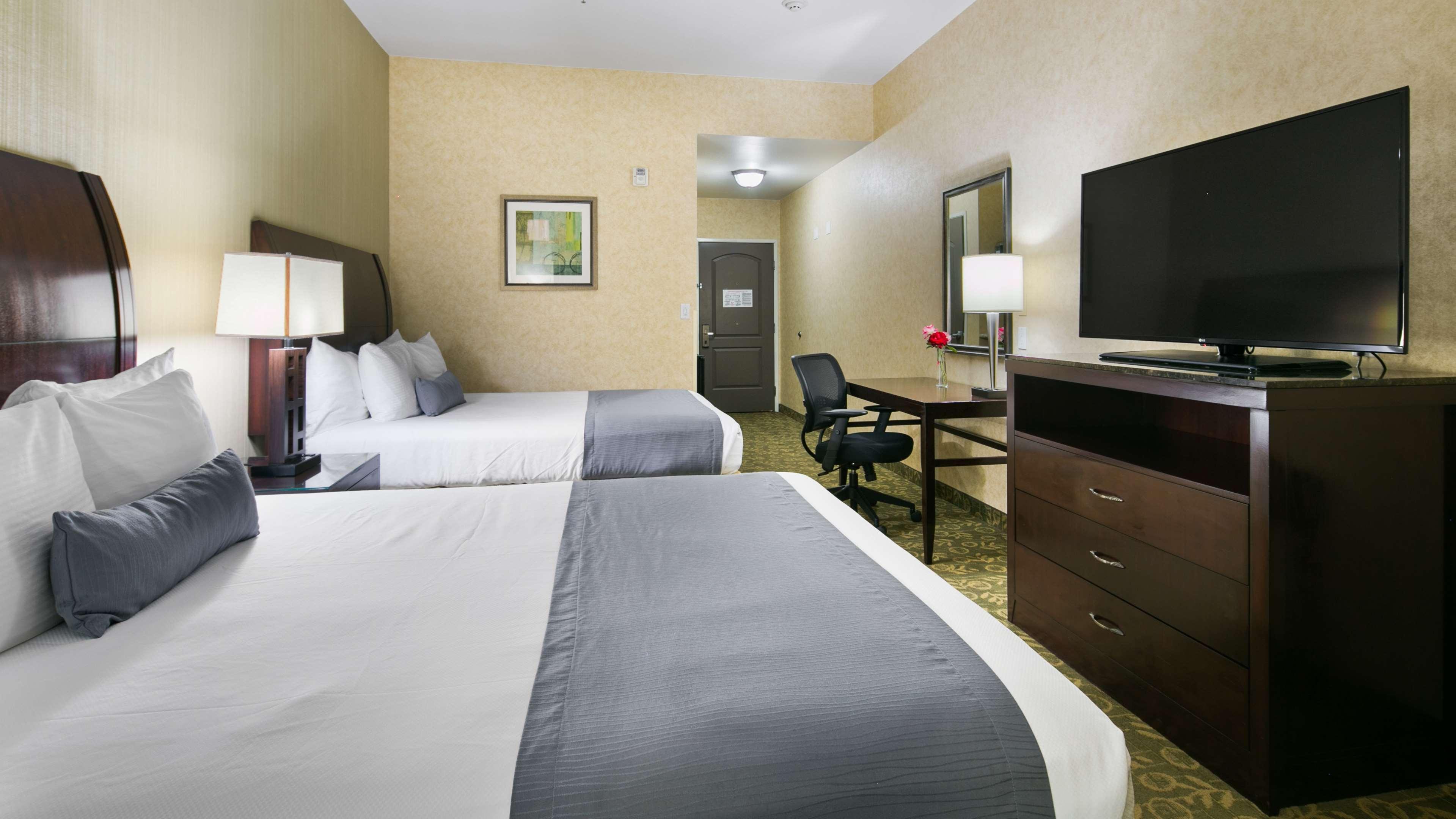 Best Western Plus Wasco Inn & Suites Extérieur photo