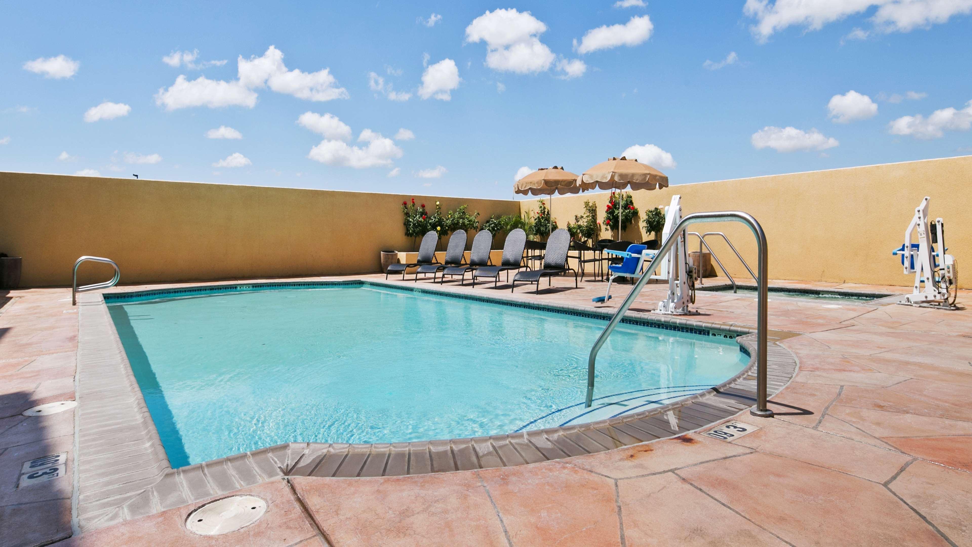 Best Western Plus Wasco Inn & Suites Extérieur photo