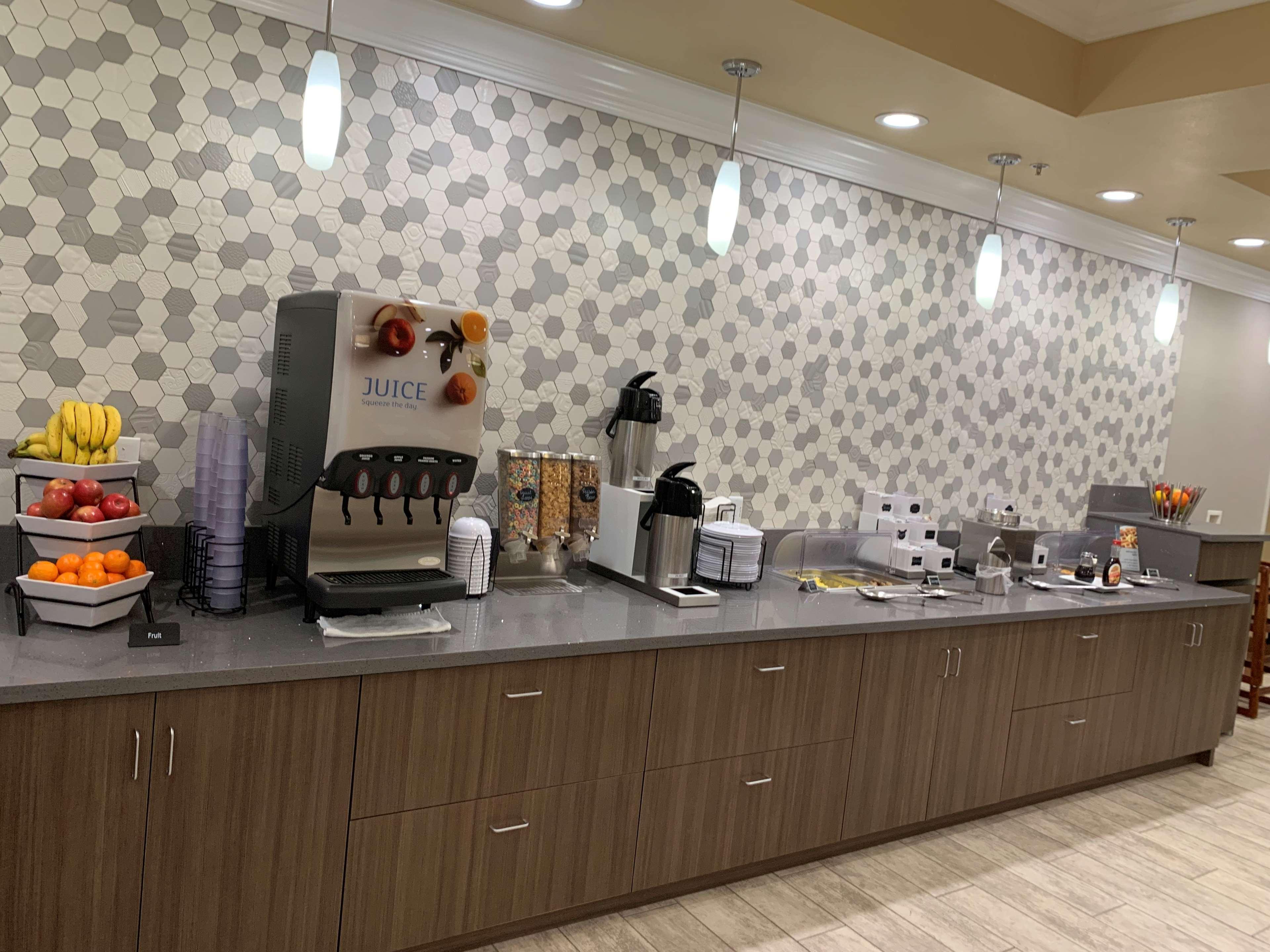 Best Western Plus Wasco Inn & Suites Extérieur photo