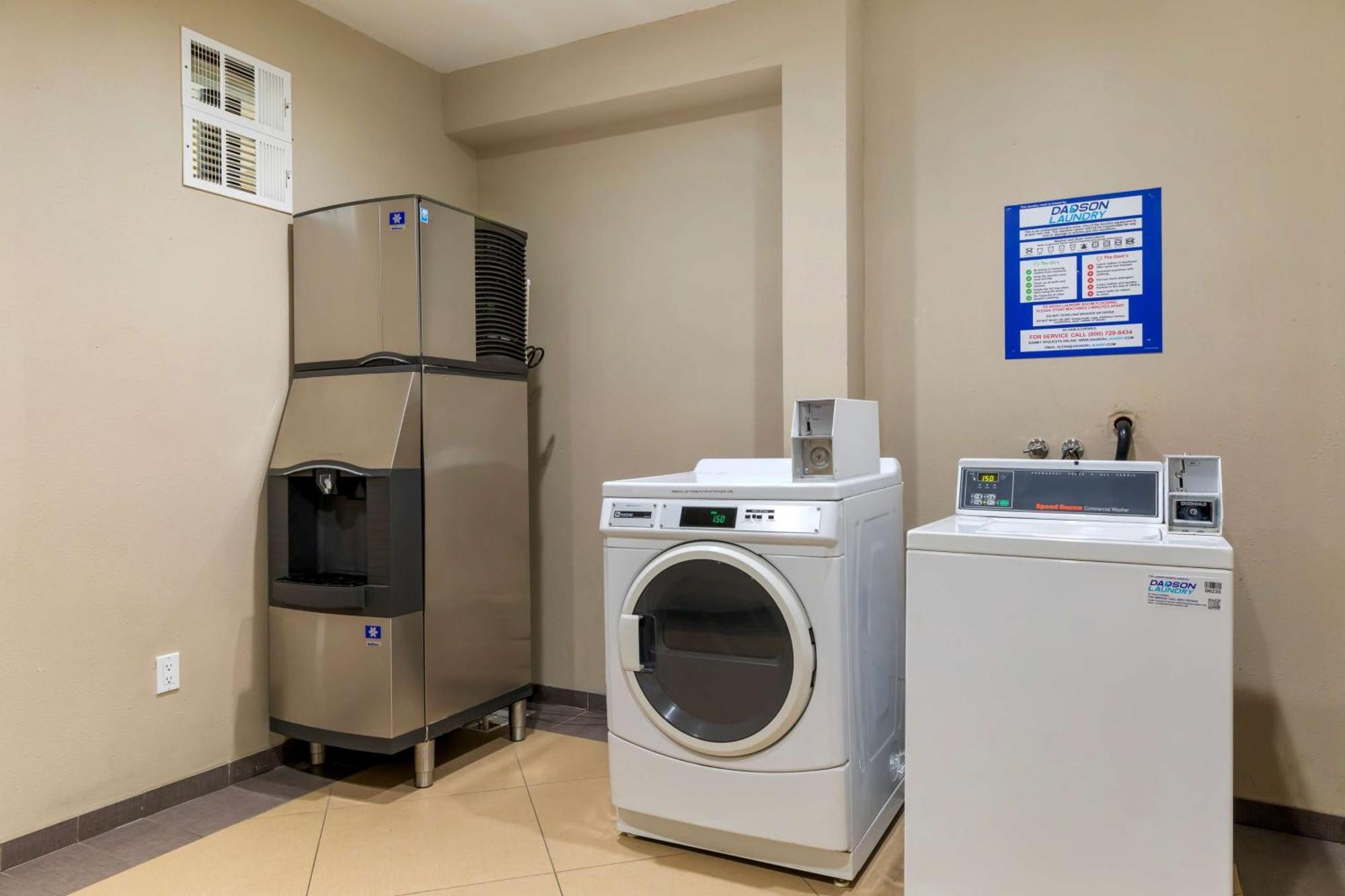 Best Western Plus Wasco Inn & Suites Extérieur photo
