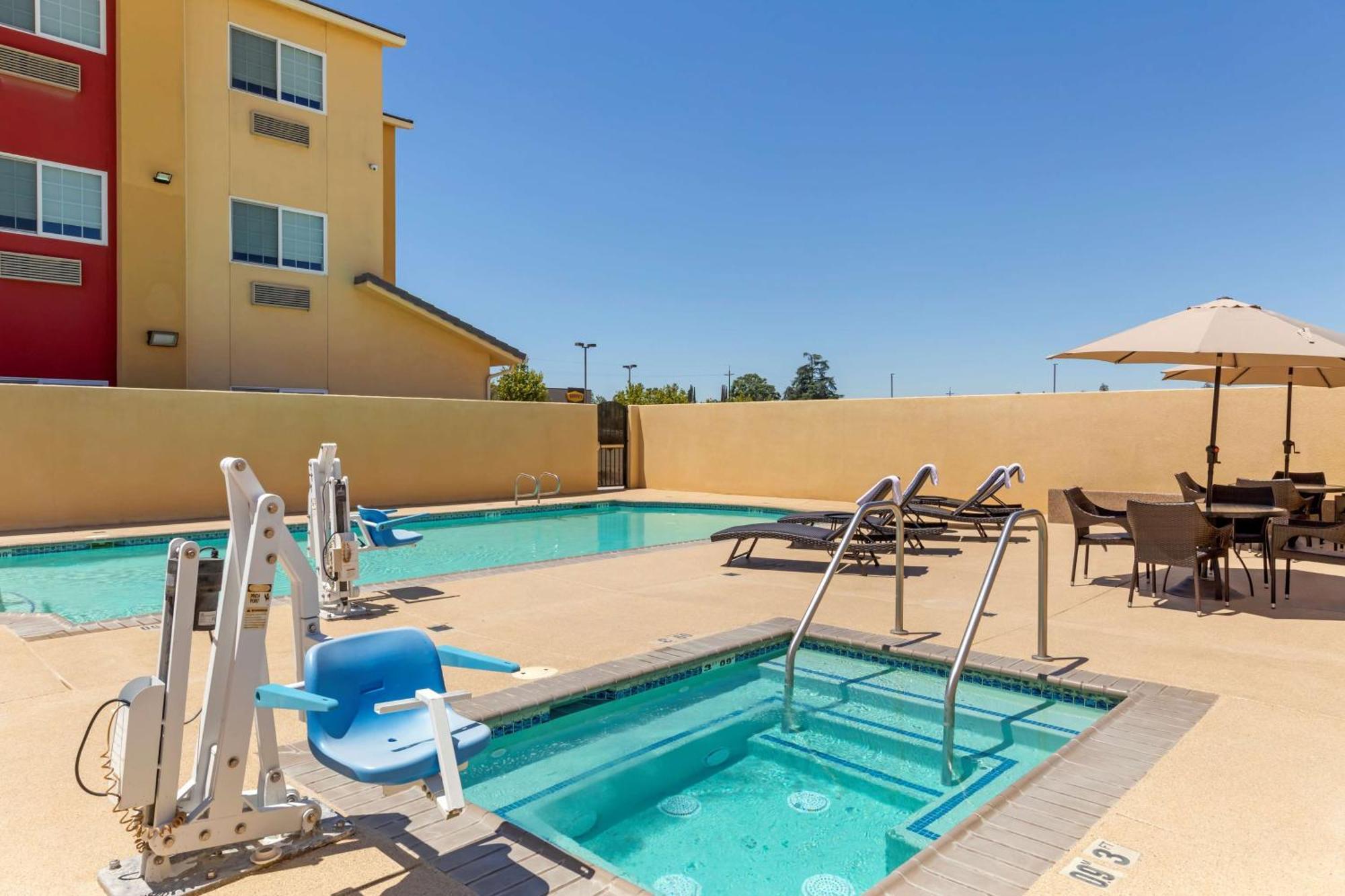 Best Western Plus Wasco Inn & Suites Extérieur photo