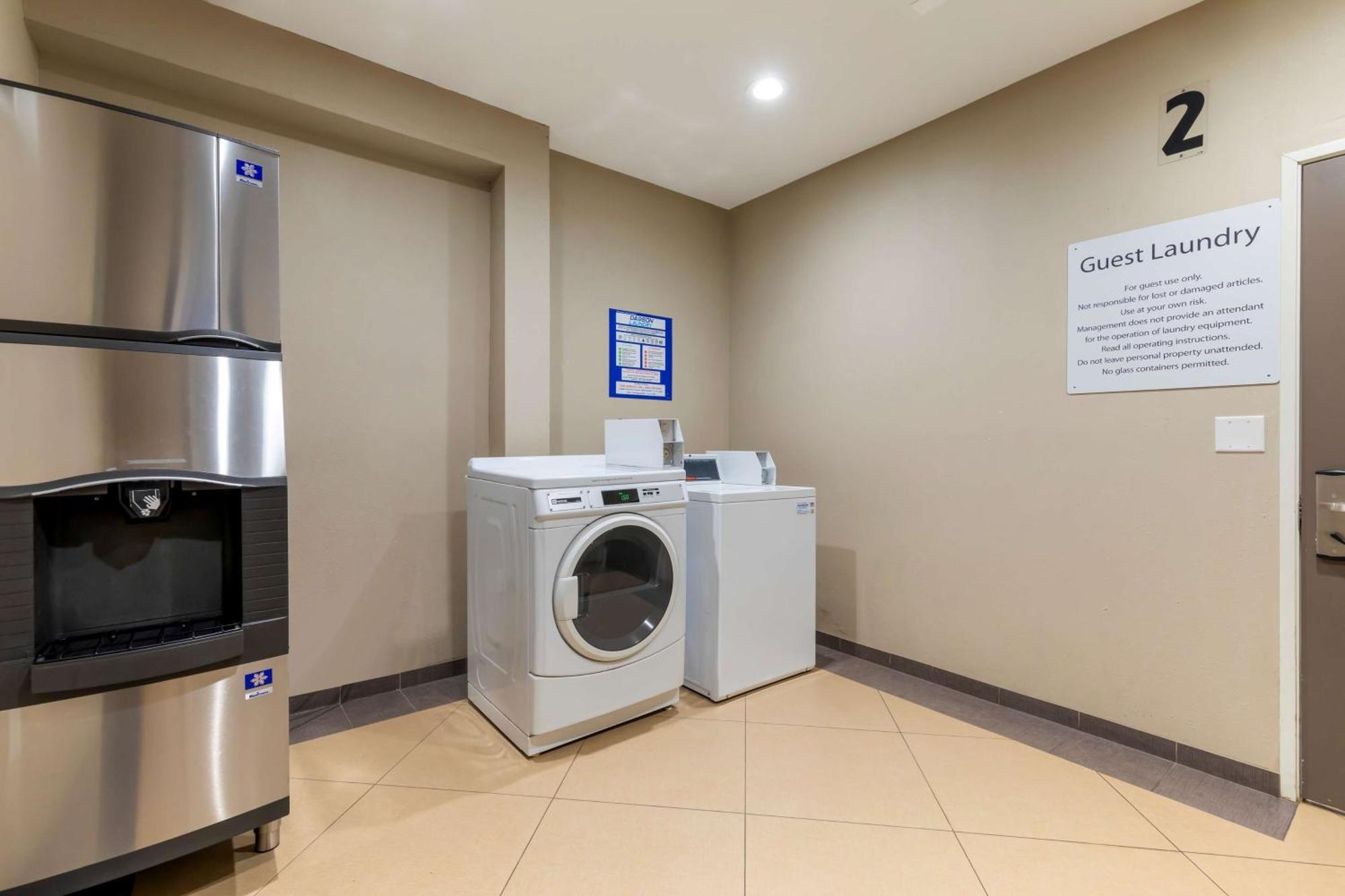 Best Western Plus Wasco Inn & Suites Extérieur photo