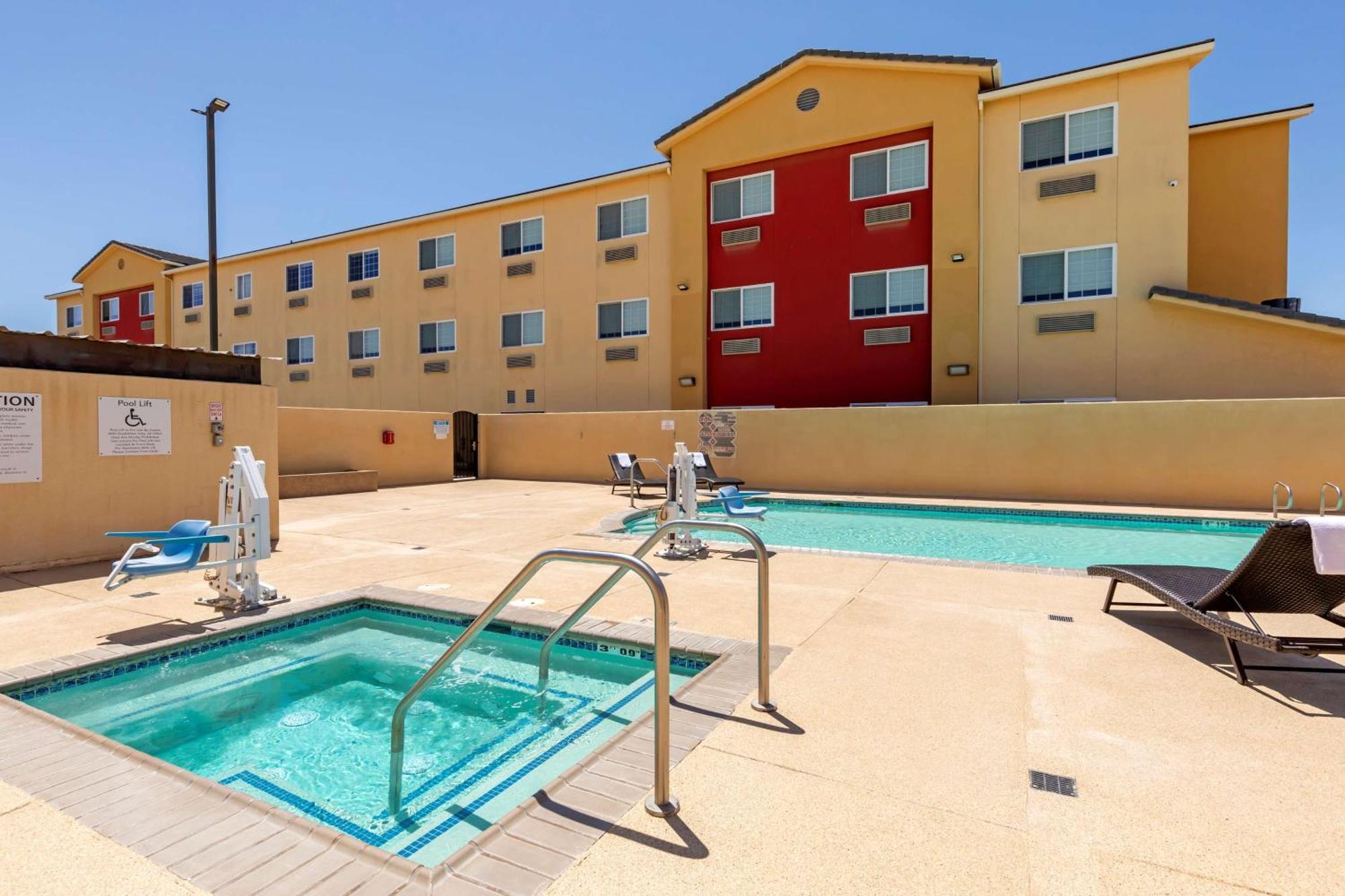 Best Western Plus Wasco Inn & Suites Extérieur photo