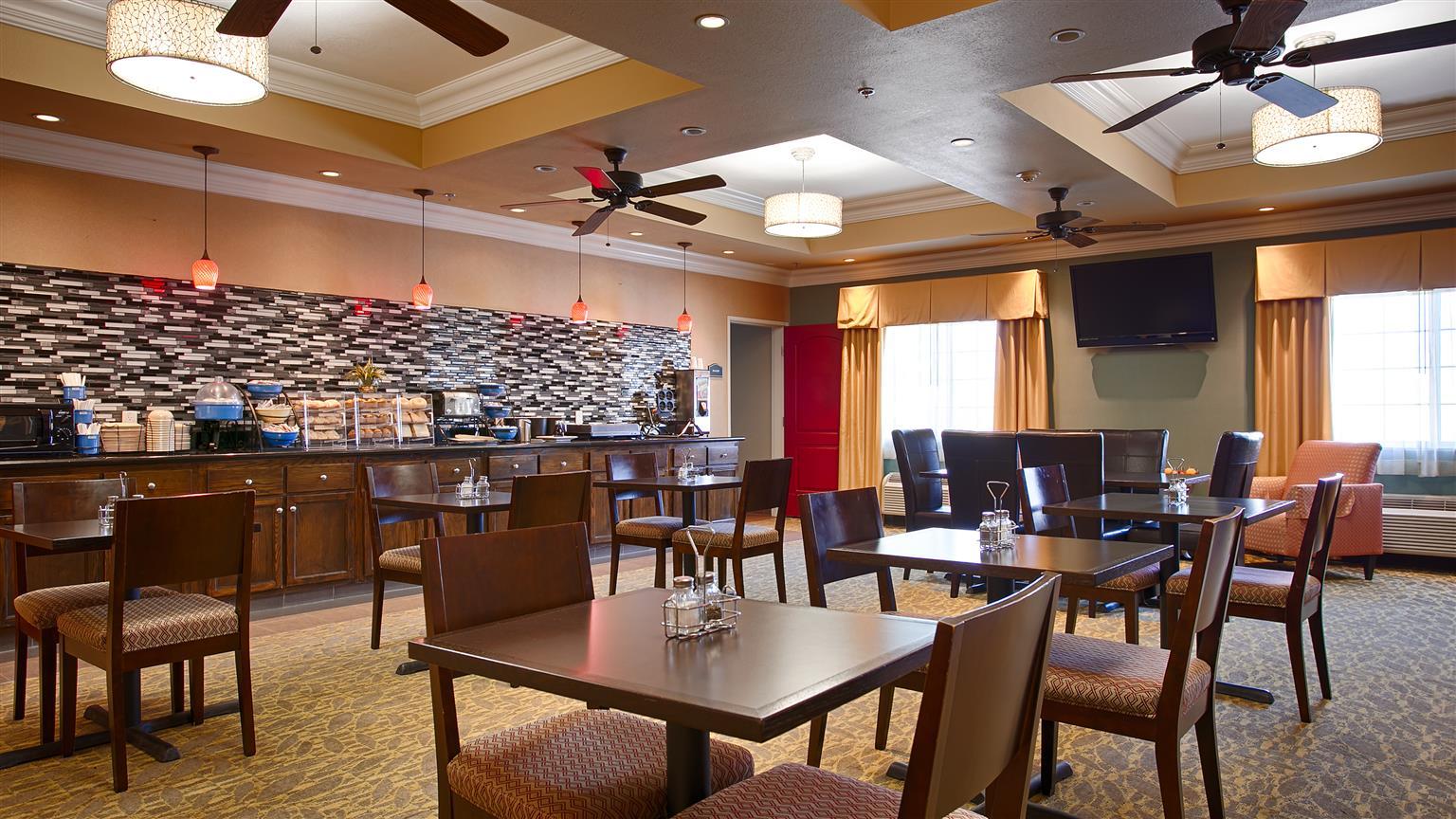 Best Western Plus Wasco Inn & Suites Extérieur photo